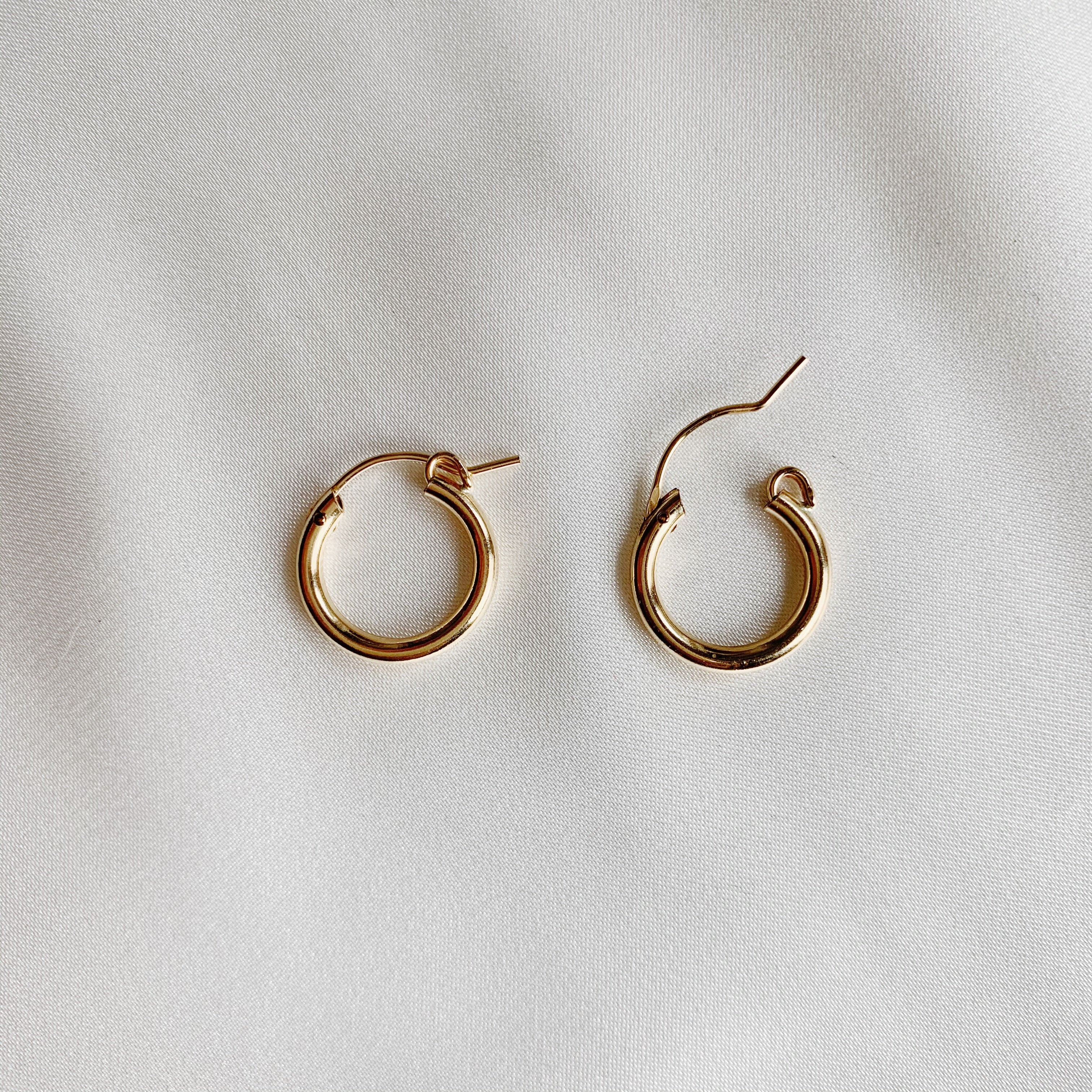 Emma Hinged Hoop Earrings (15MM)